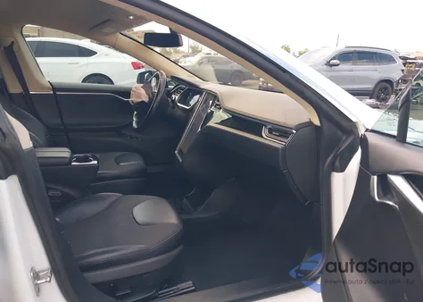 2013 Tesla Model S z USA, uszkodzony, nr VIN 5YJSA1CN7DFP07722